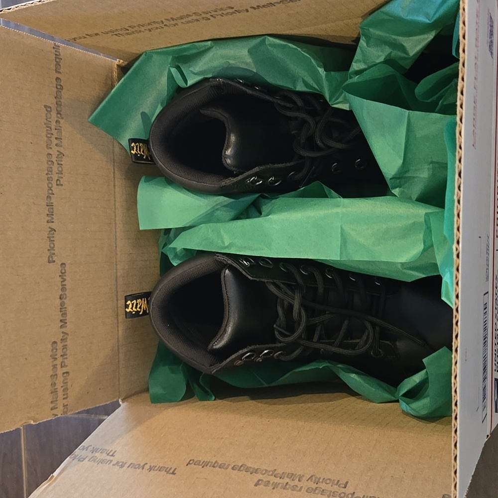 DR. Martens Faora Boots NWOT Sz USL 9 - Picture 9 of 10
